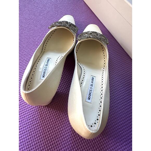 $1315 Manolo Blahnik Pumps Silieraso Silk Crystal Ornament Size 37 NEW Heels - Picture 10 of 13